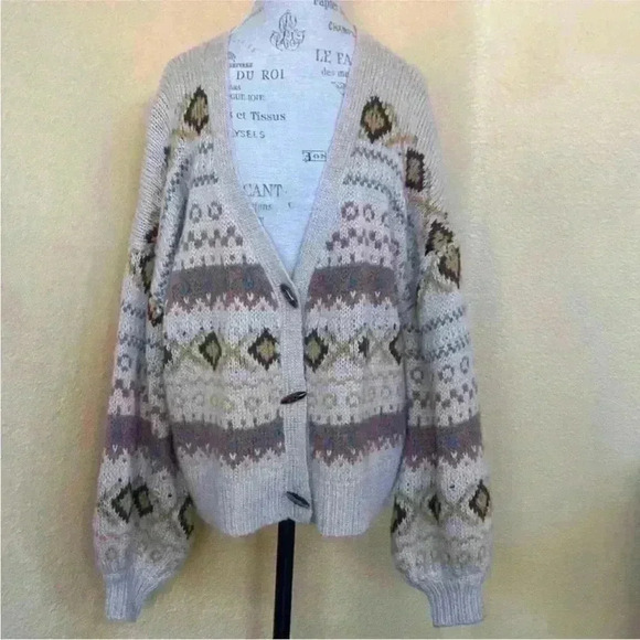 Love Riche Oversized "Boxy" V-Neck Cardigan
Women's Large EUC! - Picture 5 of 11